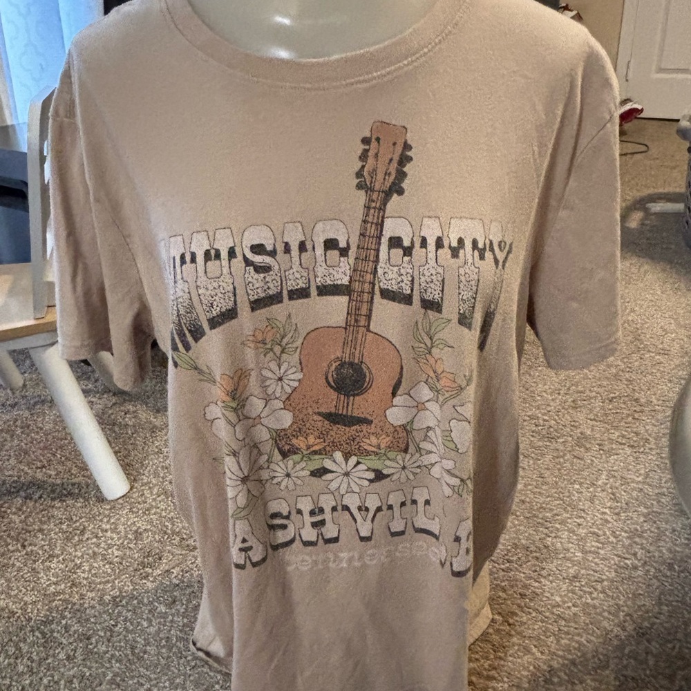 Tan Graphic T-Shirt with nashville Design